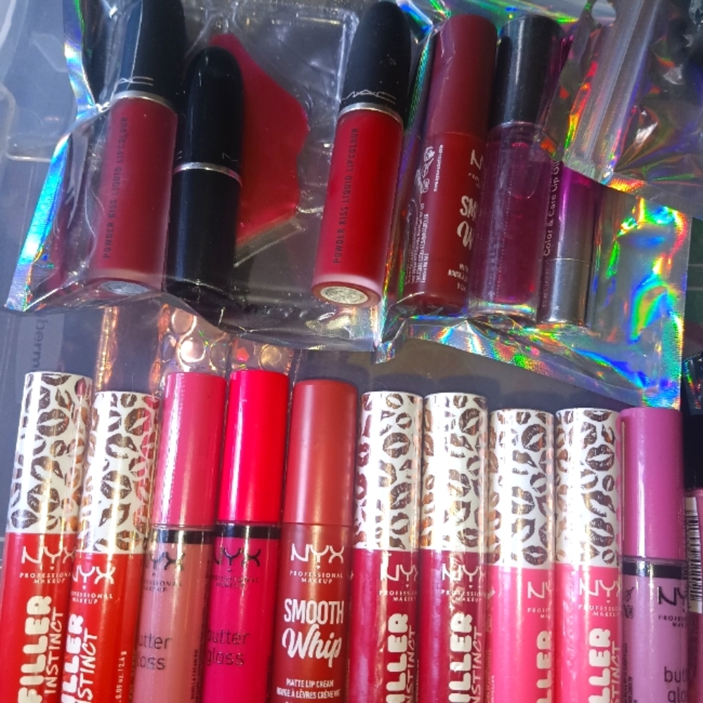 Lipgloss/makeup bundles
